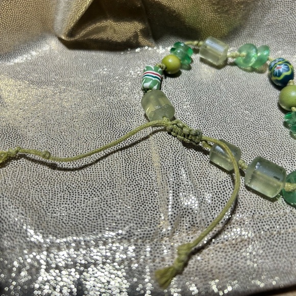 Chic Green Beaded Bracelet - Picture 3 of 4